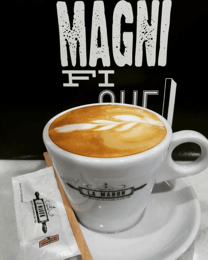 Disfruta de nuestro café de especialidad preparado por baristas expertos.